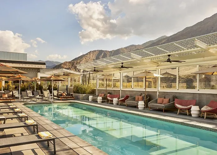 Jacuzzi hotel: Kimpton Rowan Palm Springs Hotel By Ihg