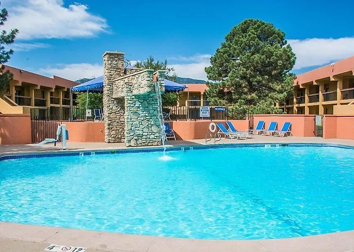Colorado Springs Hotels near Colorado Springs Airport (COS)