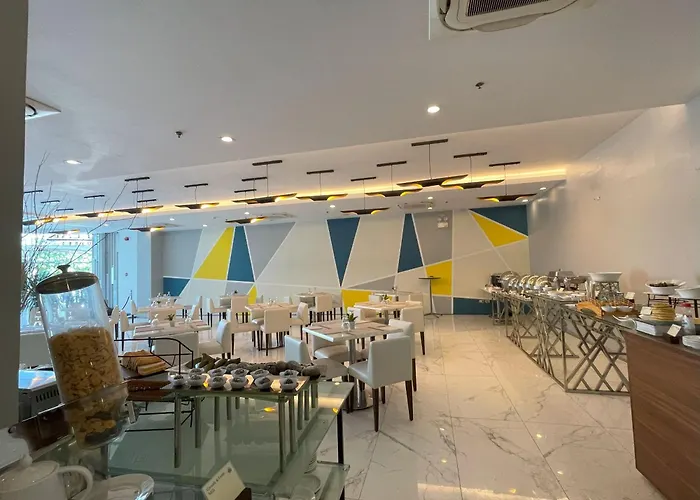 Golden Peak Hotel & Suites Powered By Cocotel