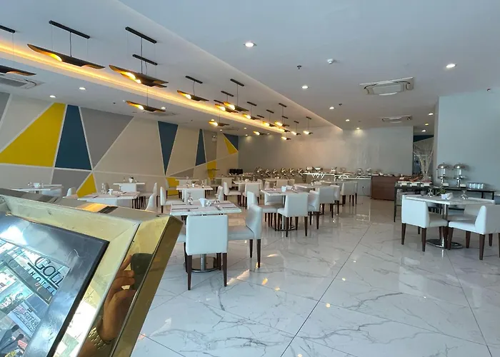 Golden Peak Hotel & Suites Powered By Cocotel