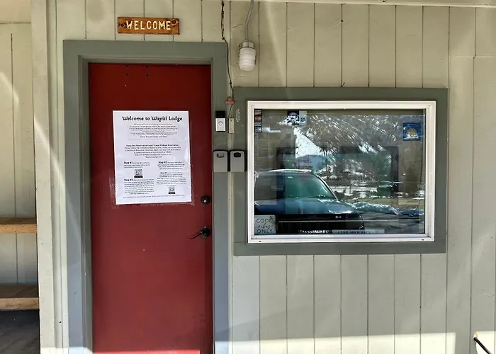 Wapiti Lodge