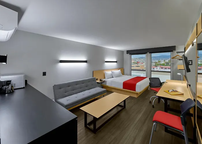City Express By Marriott La Raza