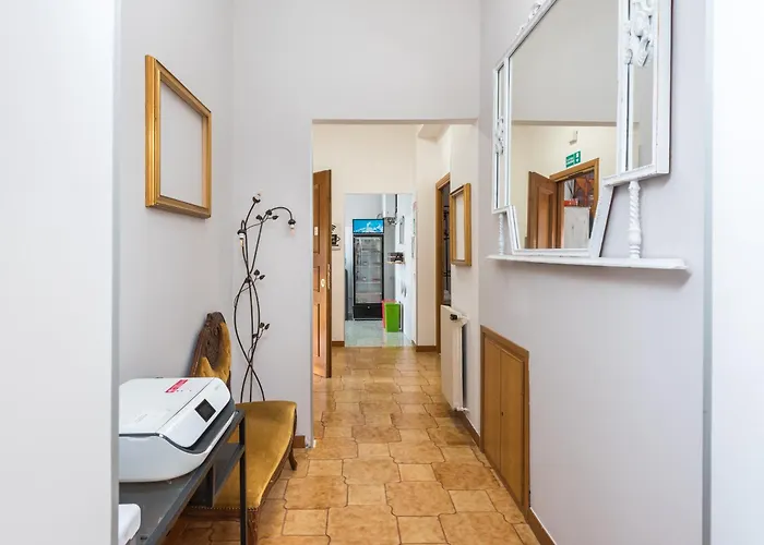 Travelershome Ciampino&Morena Guesthouse