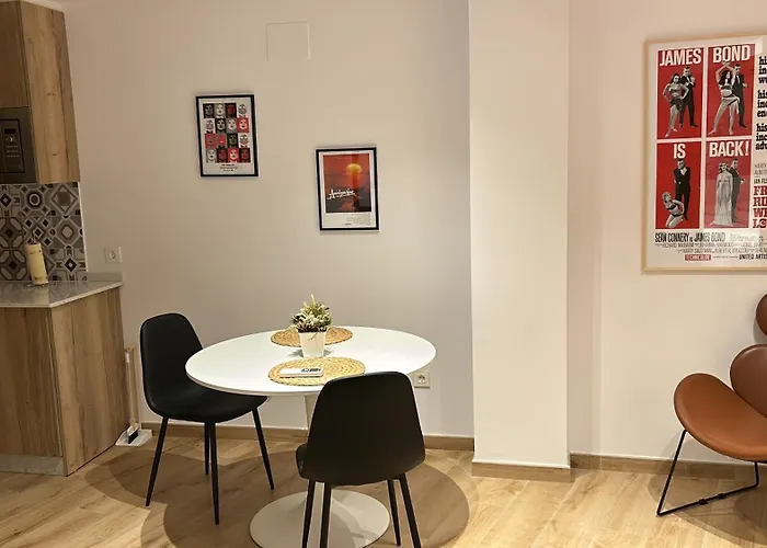 Hotel cerca del colegio: Suites Berrueta , Plaza Mayor By Albany