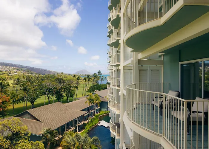 Beach hotel: The Kahala Hotel And Resort