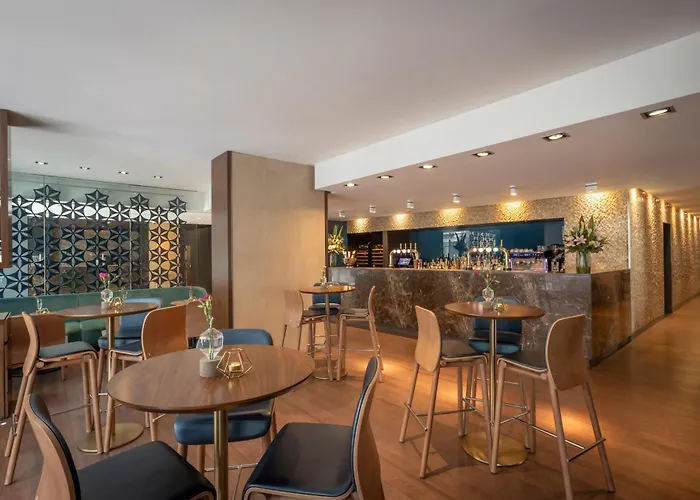 Clayton London Wall