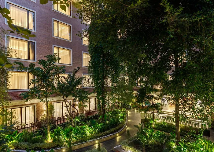 Thrive, A Tropical Courtyard