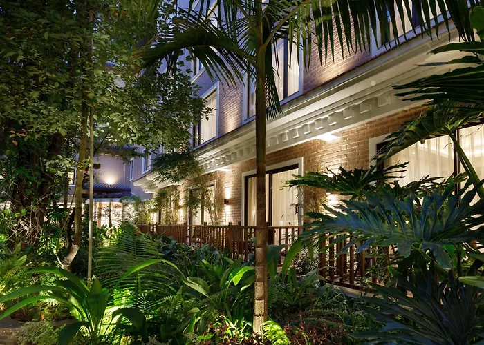 Thrive, A Tropical Courtyard