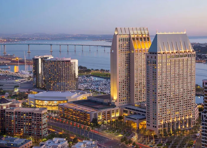 Hotel with Tennis: Manchester Grand Hyatt San Diego