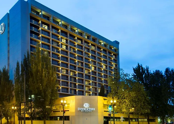 Portland Hotels near Portland International Airport (PDX)