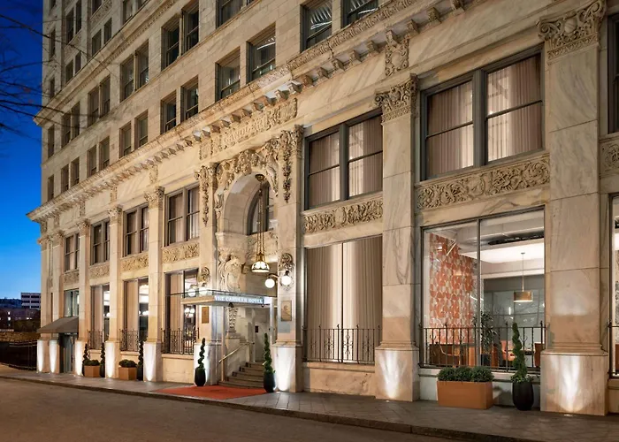 5 star hotel: The Candler Hotel Atlanta, Curio Collection By Hilton