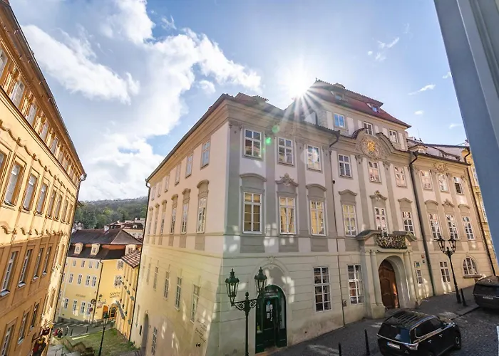 Primavera - Castle View Apartments
