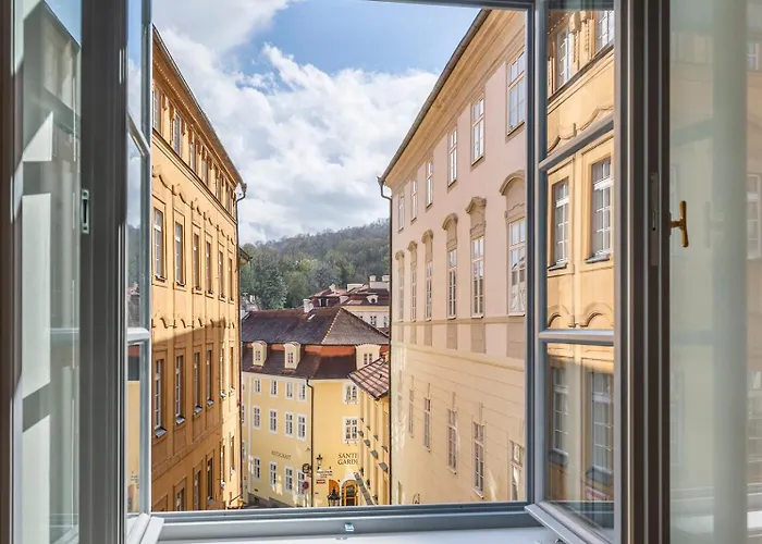 Primavera - Castle View Apartments