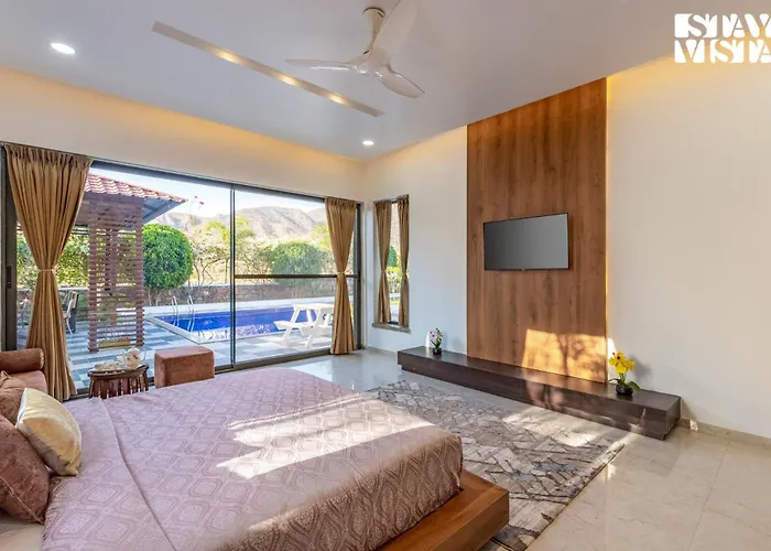 Stayvista'S Bella Dream - Mountain-View With Outdoor Pool, Lawn Featuring A Gazebo & Indoor Games
