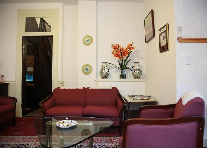 Guest house: A Friendly Inn At Harvard