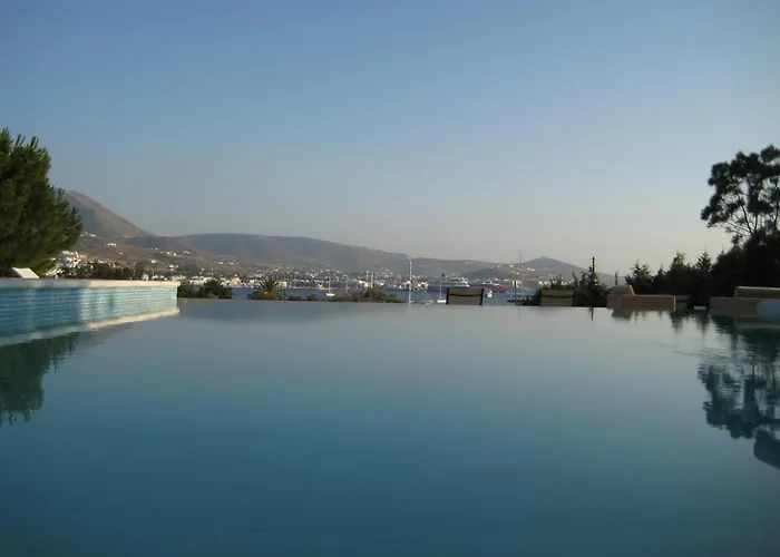 Hotel with pool: Roses Beach