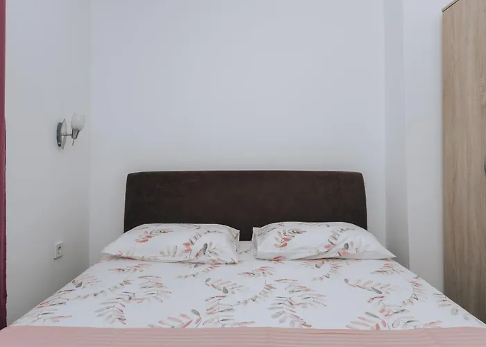 Apartment: Paradise Bay Apartments
