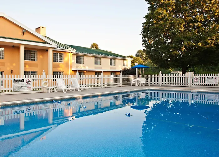 3 star hotels Baymont By Wyndham Harrisburg