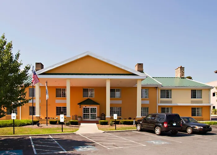 3 star hotels Baymont By Wyndham Harrisburg