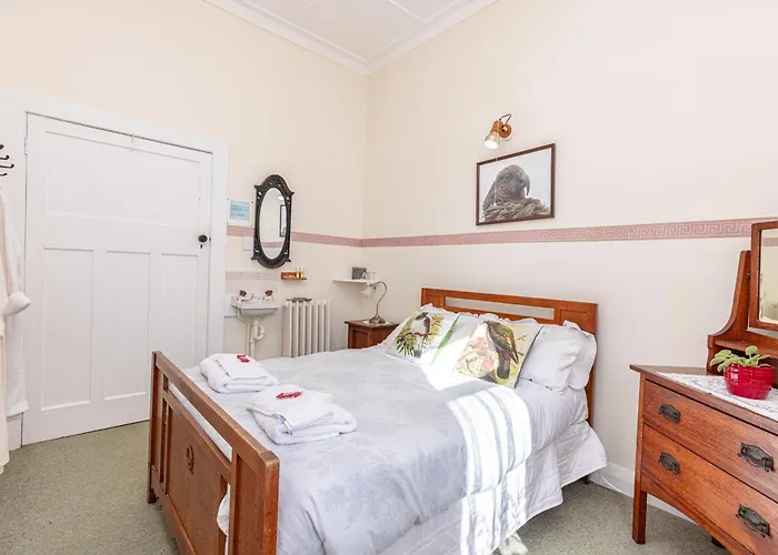 Braemar House B&B And Yha Hostel