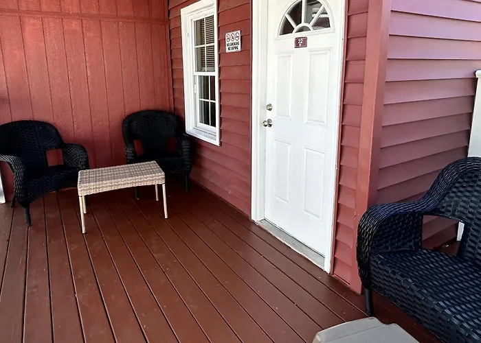 Motel: The Burgundy Inn Hotel And Apartments