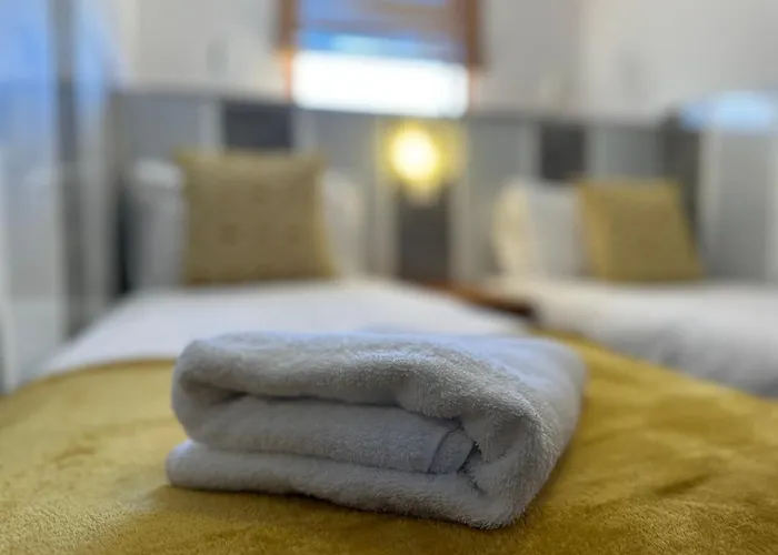 Guest house: Oyo The Bentleys Hotel