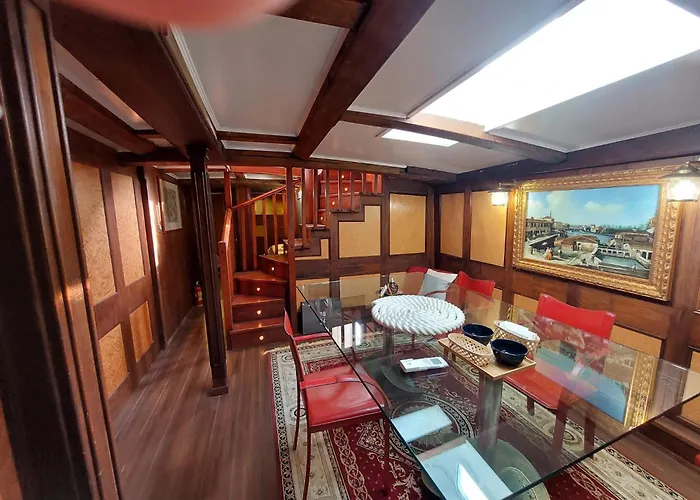 House Boat