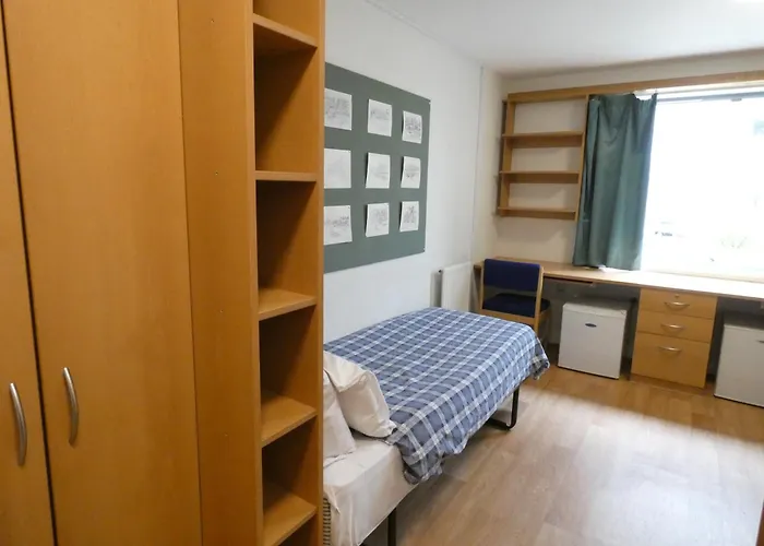 Hostel: Friendship House