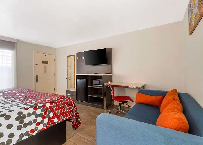 Hotels with a view Econo Lodge Inn & Suites Near Lackland Afb