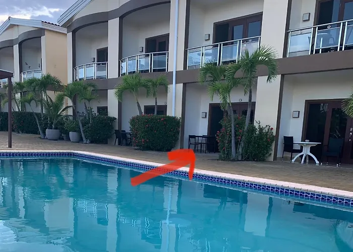 Tranquil Eagle Beach Condo, Sleeps 4 To 6