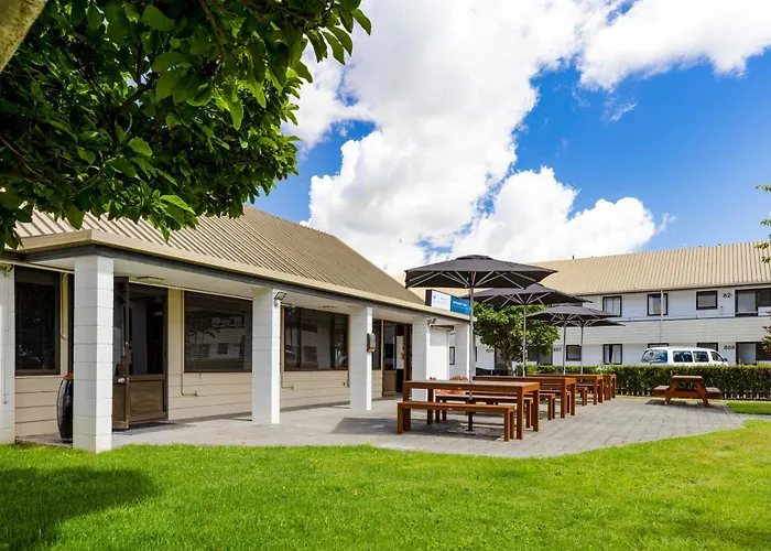 Pet Friendly hotel: Airport Gateway Hotel