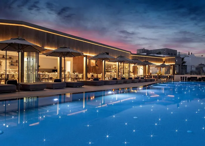 Luxe hotel: Aeonic Suites And Spa