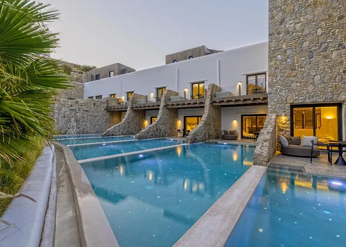 Luxe hotel: Aeonic Suites And Spa