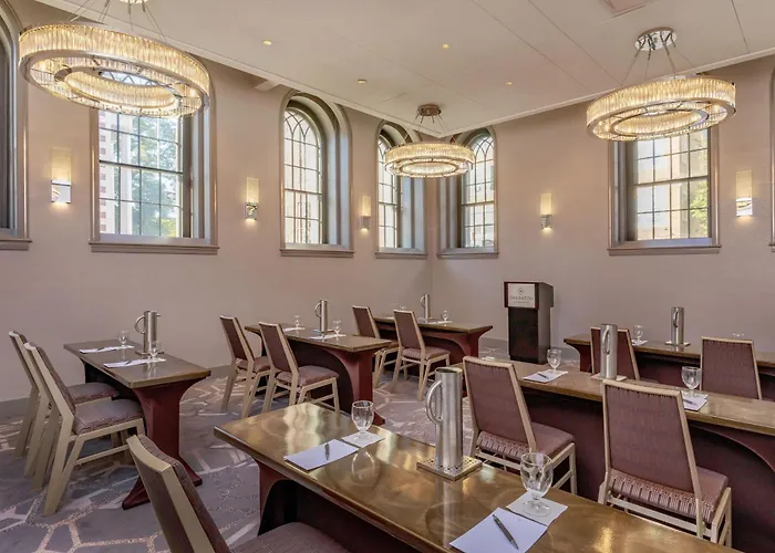 Dog friendly hotels Sheraton Commander