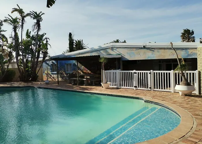 Hostel: The Russel Guest House