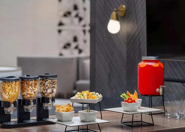 Luxury hotel only: Embassy Suites By Hilton Atlanta Perimeter Center