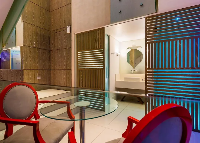 Resort: Apple Motel (Adults Only)