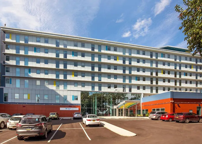 3 star hotels Aloft New York Laguardia Airport
