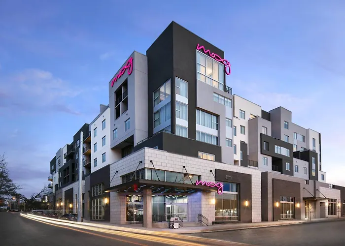 Family Hotel: Moxy Nashville Vanderbilt Area