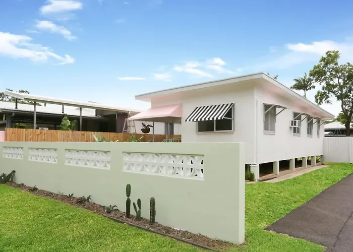 Pets Allowed Hotel Tropicana Bungalow - Retro Getaway