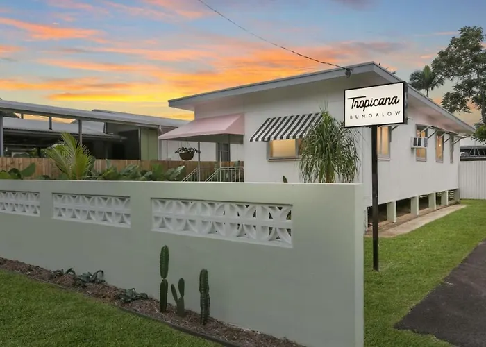 Pets Allowed Hotel Tropicana Bungalow - Retro Getaway