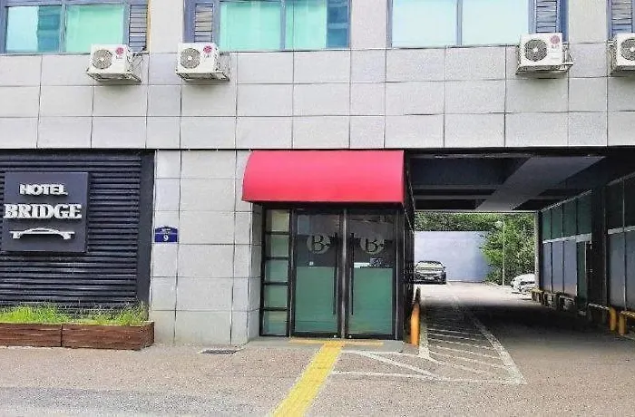 Hotel Bridge