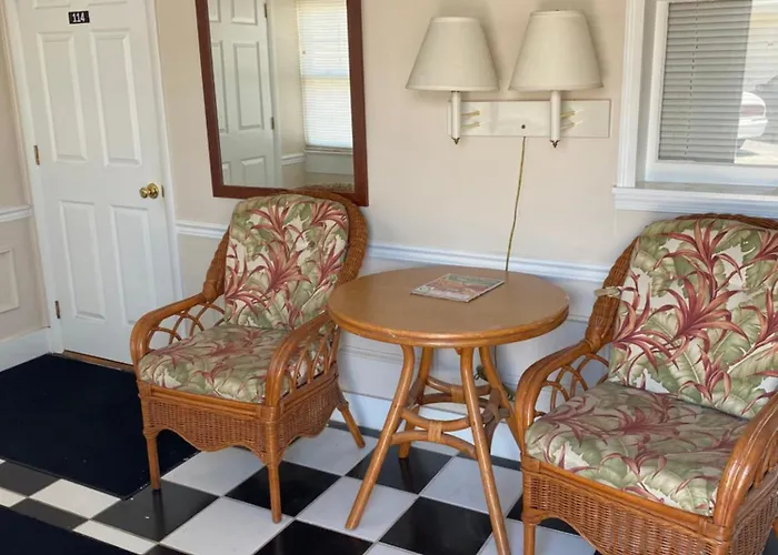 Motel: The Admiral Hotel/Motel