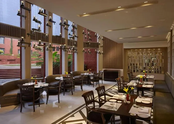Hotel with Tennis: Itc Mughal, A Luxury Collection Resort & Spa, Agra