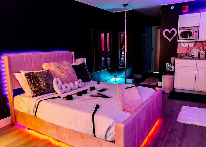 Hotels with a view 50 Shades Of Grey - Romance Suite! Couples Retreat 717
