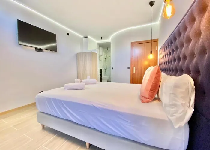  Royal Suites