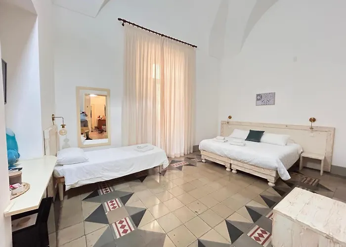 Damasa Rooms