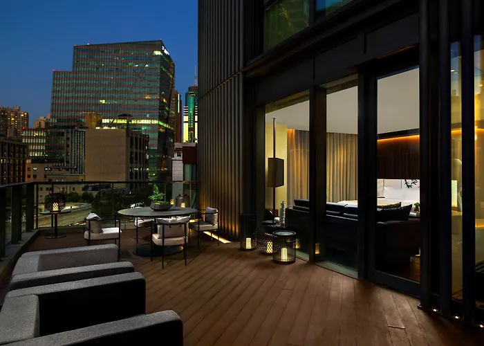 Сity center hotels Upper House Shanghai