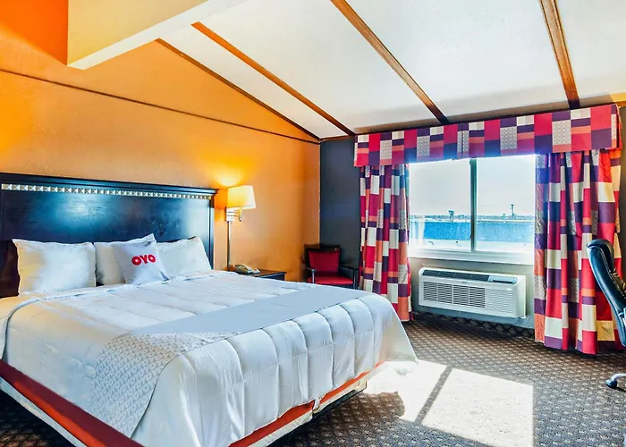 Oyo Townhouse Dodge City Ks