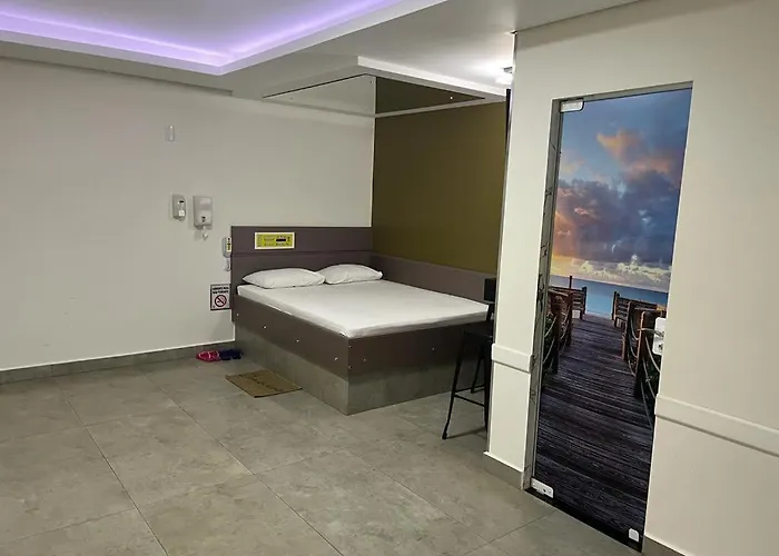 Motel Drive in T - Prolongamento da Avenida Getúlio Vargas fácil acesso ao Shopping Pátio